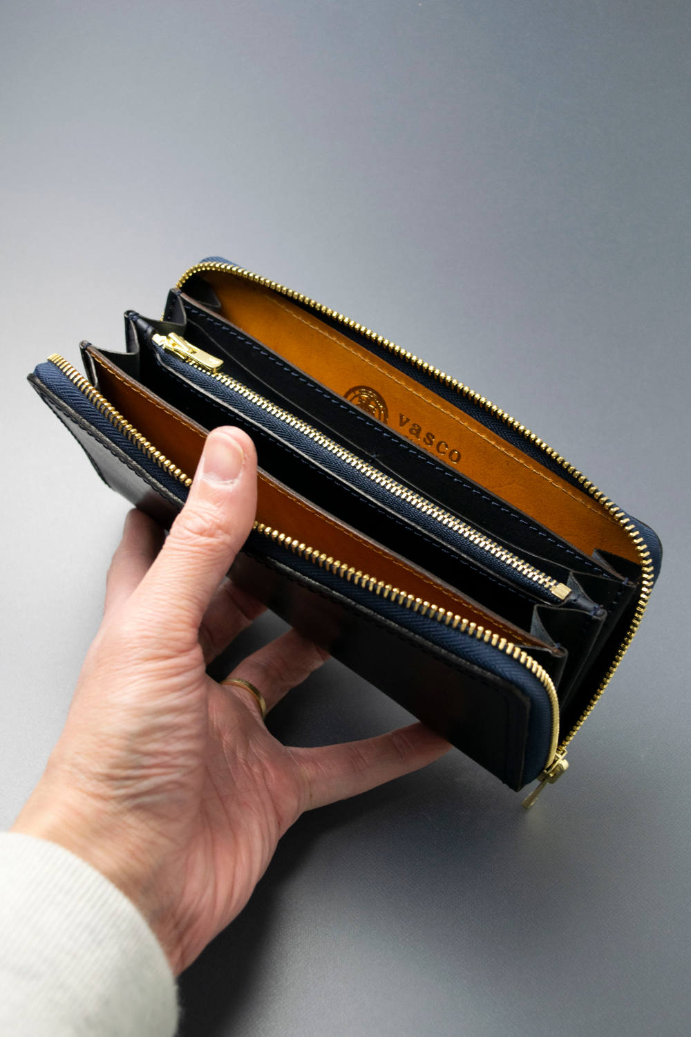 vasco - 【26AW / 予約受付中】LEATHER VOYAGE ROUND ZIP LONG WALLET